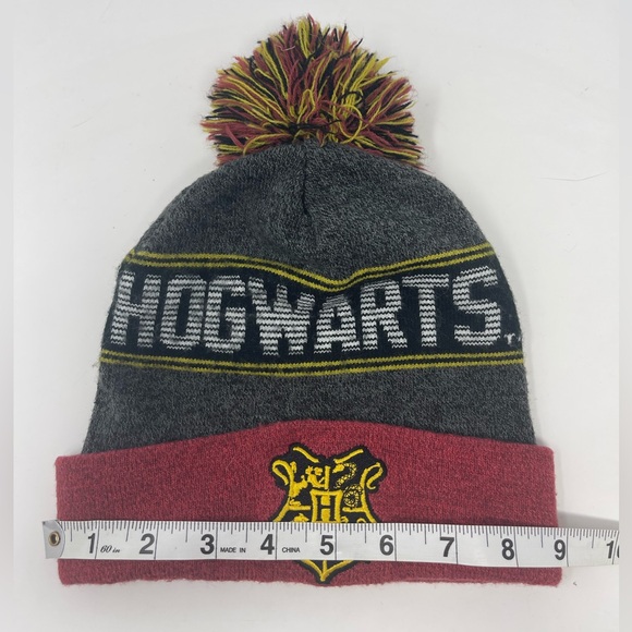 HARRY POTTER: Hogwarts Unisex Knit Hat. Pom Pom top - Picture 2 of 9